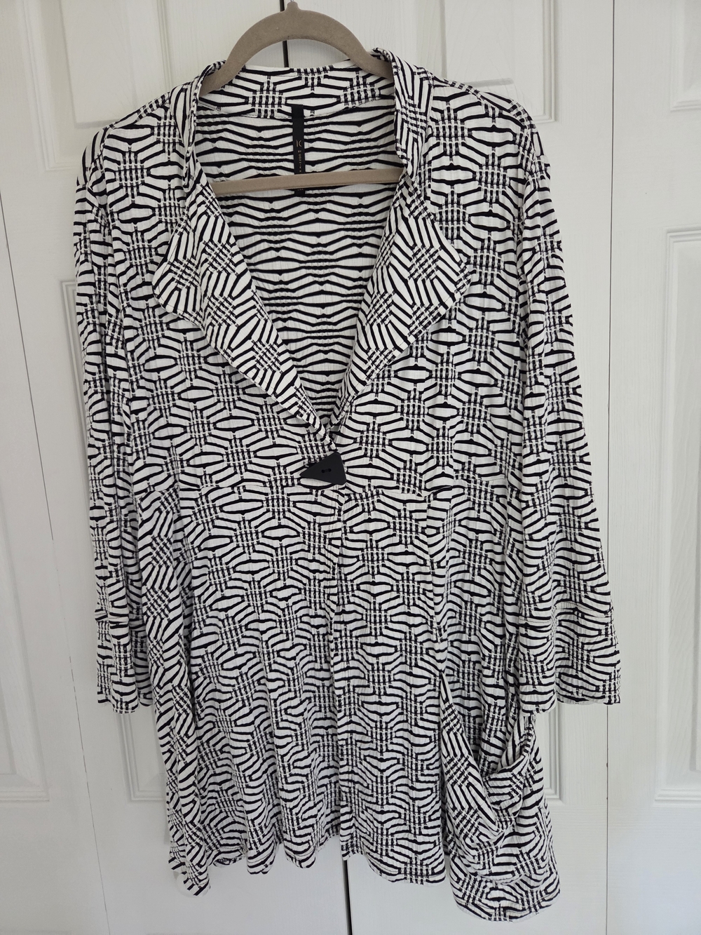 IC by Connie K Geometric Stripe V-neck Tunic in Black and White
